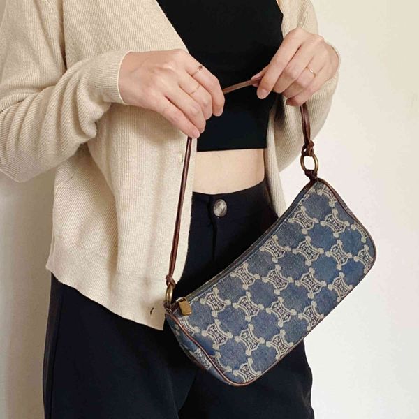 2021 arc de new cowboy bag female magic stick underarm old flower one shoulder portable same leather high version
2021 arc de new cowboy bag female magic stick underarm old flower one shoulder portable same leather high version
