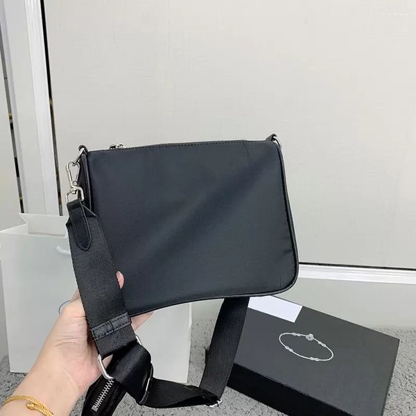 two-in-one messenger bag parachute fabric wear-resistant and waterproof fashion luxury ladies cross body designer mobile phone shoulder bags
two-in-one messenger bag parachute fabric wear-resistant and waterproof fashion luxury ladies cross body designer mobile phone shoulder bags