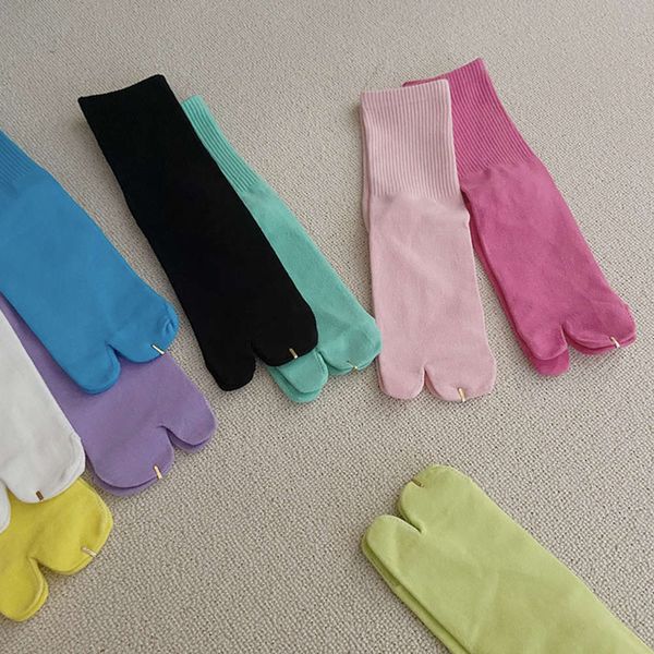 spring and autumn pure color sports split toe socks tabi candy basic women's tide, Black;white
spring and autumn pure color sports split toe socks tabi candy basic women's tide, Black;white