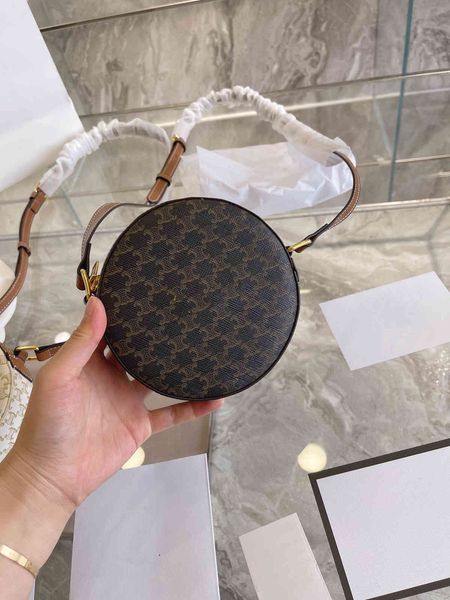 design hand arc de old flower round cake 2021 new leather versatile mini zero wallet one shoulder slant span small bag, Red;black
design hand arc de old flower round cake 2021 new leather versatile mini zero wallet one shoulder slant span small bag, Red;black