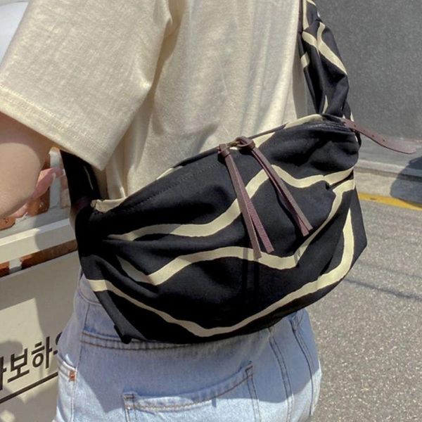 evening bags large capacity candy type canvas women's shoulder bag fashion line pattern ladies chest designer trend crossbody handbag
evening bags large capacity candy type canvas women's shoulder bag fashion line pattern ladies chest designer trend crossbody handbag