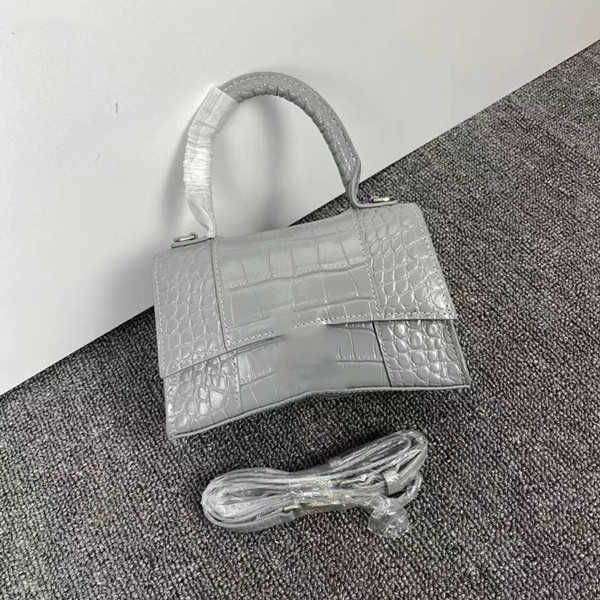 designer luxury bag handbag ladies shoulder bag light grey fashion messenger bags classic quality wallet six colors size women's leathe
designer luxury bag handbag ladies shoulder bag light grey fashion messenger bags classic quality wallet six colors size women's leathe