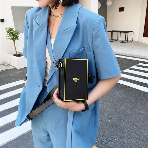 cigarette case mobile phone 2021 new fashion broadband small square bag fashionable female temperament messenger mini bag summer
cigarette case mobile phone 2021 new fashion broadband small square bag fashionable female temperament messenger mini bag summer