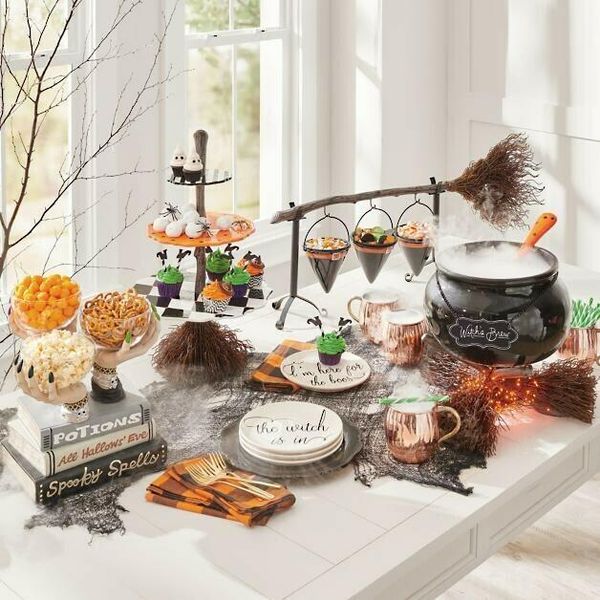 party decoration broomstick snack bowl stand witch hands halloween pumpkin creative basket
party decoration broomstick snack bowl stand witch hands halloween pumpkin creative basket