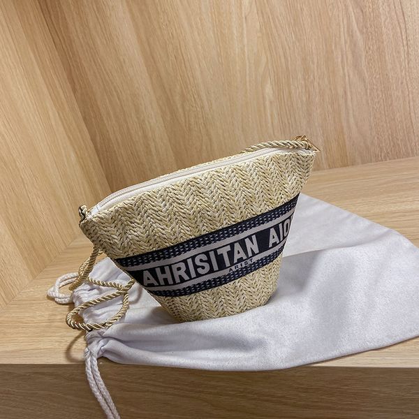 summer bag new 2021ins net red bucket mini woven one shoulder messenger bag 
summer bag new 2021ins net red bucket mini woven one shoulder messenger bag