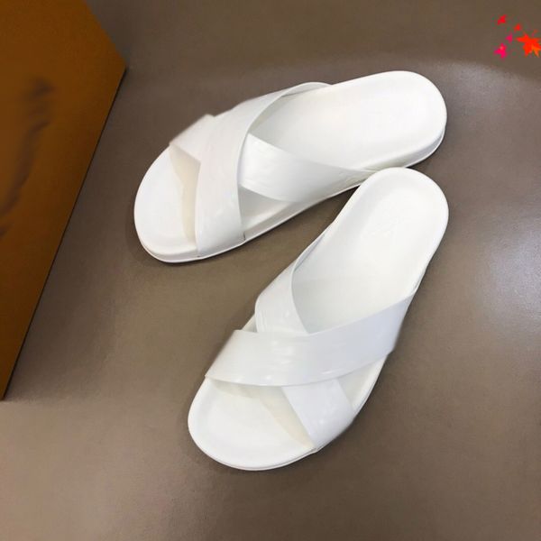 2021 slipper designer slide summer sandals fashion men beach indoor flat flip flops leather luxurys shoes mens slippers with box size 39-45, Black
2021 slipper designer slide summer sandals fashion men beach indoor flat flip flops leather luxurys shoes mens slippers with box size 39-45, Black