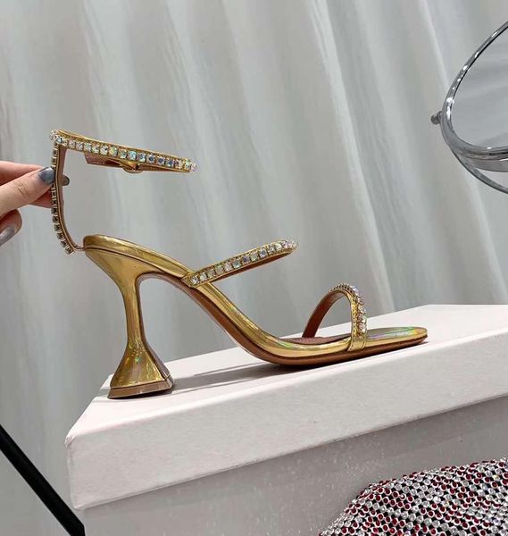 2021high- perfect official quality amina shoes genuine leather muaddi heeled sandal woman slingback ankle strap open toe crystal embellished, Black
2021high- perfect official quality amina shoes genuine leather muaddi heeled sandal woman slingback ankle strap open toe crystal embellished, Black