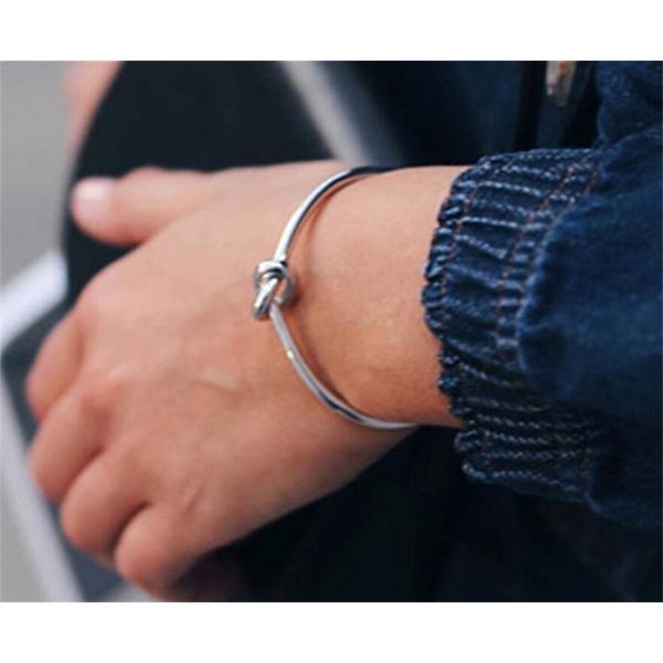 bangle europe and the united states jewelry simple wind bracelet personalized knot bangle tie for women girls wholesale jf4x j946, Black
bangle europe and the united states jewelry simple wind bracelet personalized knot bangle tie for women girls wholesale jf4x j946, Black