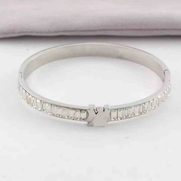 titanium steel high polished full diamond bangle women love designer bracelets four-leaf flower silver rose gold bangles v letter logo print, Black
titanium steel high polished full diamond bangle women love designer bracelets four-leaf flower silver rose gold bangles v letter logo print, Black