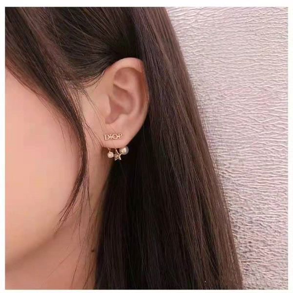special offer 70% off family's new pearl star simple and compact earrings, Golden;silver
special offer 70% off family's new pearl star simple and compact earrings, Golden;silver