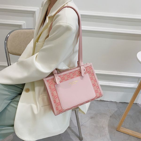 2021 luxury designer genuine leather popular bag women new fashion letter one shoulder armpit pu texture women's hand tote outlet sale8
2021 luxury designer genuine leather popular bag women new fashion letter one shoulder armpit pu texture women's hand tote outlet sale8