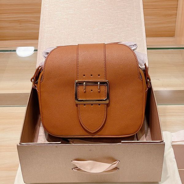 ladies flip cover crossbody handbag clssic buckle postman bag women wide shoulder handbags stitching fabric with calf leather
ladies flip cover crossbody handbag clssic buckle postman bag women wide shoulder handbags stitching fabric with calf leather