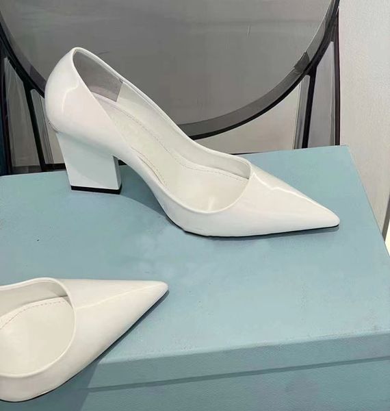 factory direct selling boutique women's flyline formal shoes square heel height 8.5cm low cut black and white outdoor pointed sho es 35
factory direct selling boutique women's flyline formal shoes square heel height 8.5cm low cut black and white outdoor pointed sho es 35