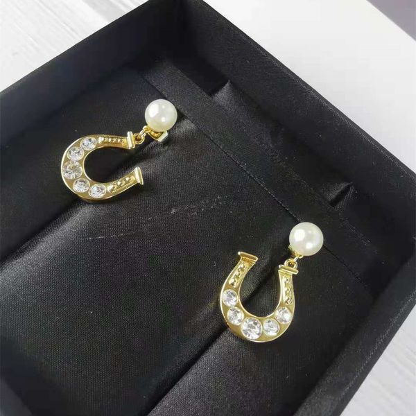 70% off new gold u-shaped geometric horseshoe pearl earrings with diamond earrings, Golden;silver
70% off new gold u-shaped geometric horseshoe pearl earrings with diamond earrings, Golden;silver