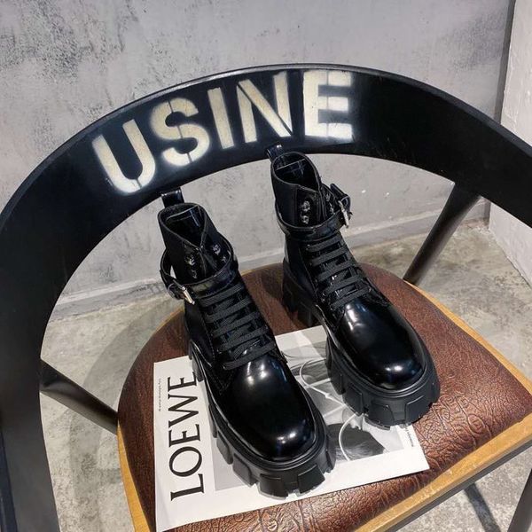 valentin 2021 men women designer boots martin desert boot flamingos love arrow 100% real leather medal coarse winter shoes, Black
valentin 2021 men women designer boots martin desert boot flamingos love arrow 100% real leather medal coarse winter shoes, Black