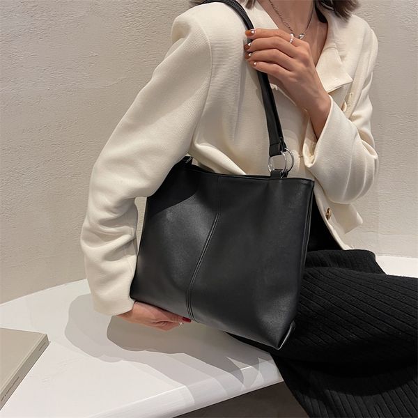 2021 autumn solid color leisure single shoulder messenger commuter women's bag large capacity fashion tote, Black;red
2021 autumn solid color leisure single shoulder messenger commuter women's bag large capacity fashion tote, Black;red
