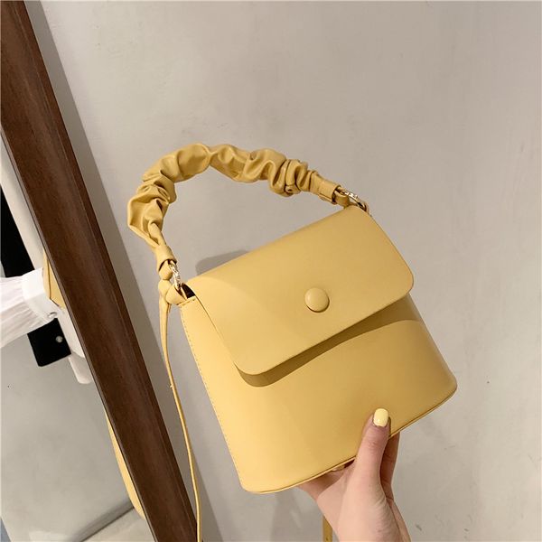 messenger bagssimple 2021 april women's korean one shoulder messenger fashion bucket bag
messenger bagssimple 2021 april women's korean one shoulder messenger fashion bucket bag