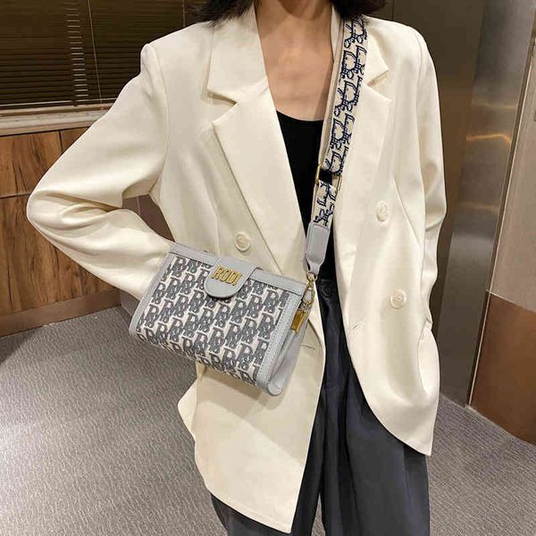 2022 factory wholesale new ins style small square bag women's new fashion broadband trendy single shoulder embroidered messenger
2022 factory wholesale new ins style small square bag women's new fashion broadband trendy single shoulder embroidered messenger