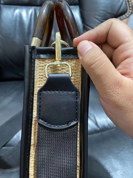 luxury handbags 2021 new seaside holiday hand large capacity single shoulder diagonal woven mini shopping bag
luxury handbags 2021 new seaside holiday hand large capacity single shoulder diagonal woven mini shopping bag