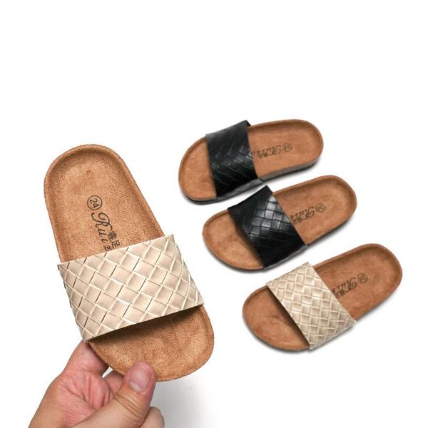 slipper children' soft wood slippers in spring and summer 2021 boys' casual ' beach shoes outside students, Black;grey
slipper children' soft wood slippers in spring and summer 2021 boys' casual ' beach shoes outside students, Black;grey