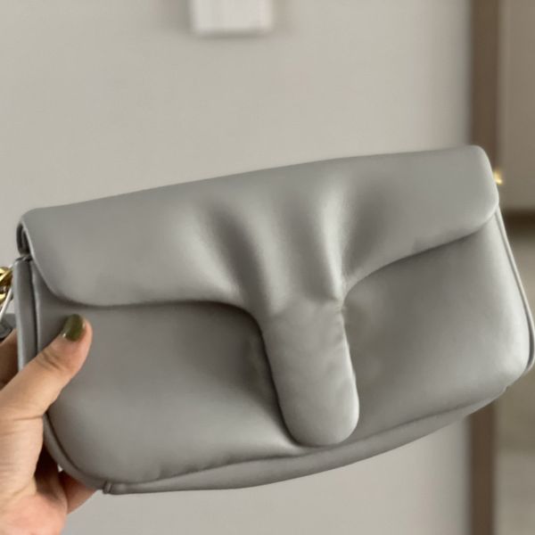 women pillow tabby bag fashion shoulder bags genuine leather interior compartment pocket detachable long belt handbag purse high quality
women pillow tabby bag fashion shoulder bags genuine leather interior compartment pocket detachable long belt handbag purse high quality
