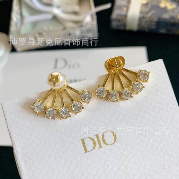 70% off luxury jewelry advanced fashion fan-shaped simple letter earrings design 2021 new, Golden
70% off luxury jewelry advanced fashion fan-shaped simple letter earrings design 2021 new, Golden