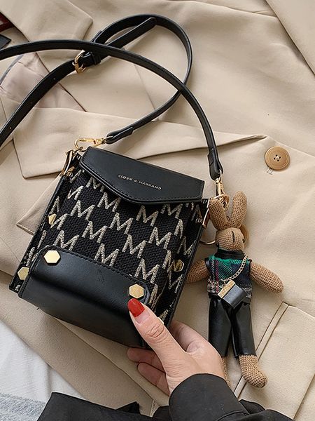 luxury herme handbags and storage 2021 net red small 2021 new fashion high sense foreign style single shoulder women's v
luxury herme handbags and storage 2021 net red small 2021 new fashion high sense foreign style single shoulder women's v