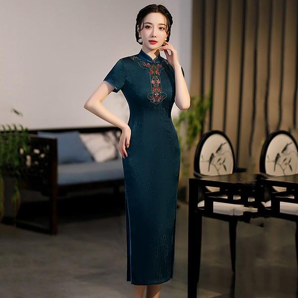 ethnic clothing flower embroidery slim cheongsam mandarin collar formal party dress gown satin vintage button qipao high split vestidos, Red
ethnic clothing flower embroidery slim cheongsam mandarin collar formal party dress gown satin vintage button qipao high split vestidos, Red