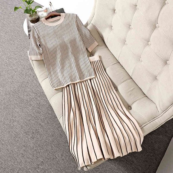 two piece dress summer half sleeve round neck khaki striped print knitted tee + panelled pleated mid-calf skirt 2 s set nj29205810 msp0, White
two piece dress summer half sleeve round neck khaki striped print knitted tee + panelled pleated mid-calf skirt 2 s set nj29205810 msp0, White