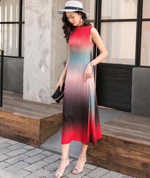 dress miyake fold sleeveless fashion half-high collar gradient a-line, Black;gray
dress miyake fold sleeveless fashion half-high collar gradient a-line, Black;gray