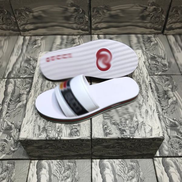 2021 slipper designer slide summer sandals fashion men beach indoor flat flip flops leather luxurys shoes mens slippers with box size 39-45, Black
2021 slipper designer slide summer sandals fashion men beach indoor flat flip flops leather luxurys shoes mens slippers with box size 39-45, Black