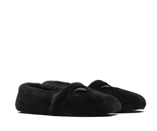 sheepskin slippers come with a rubber sole women sandals nappa leather quilted pattern echoes and the enameled triangle metal adds styl mocc, Black
sheepskin slippers come with a rubber sole women sandals nappa leather quilted pattern echoes and the enameled triangle metal adds styl mocc, Black