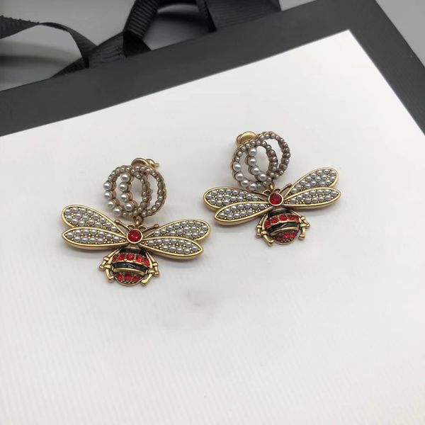 2022 brand original jewelry designer dangle new insect bee women's high-end personality ear pendant, Silver
2022 brand original jewelry designer dangle new insect bee women's high-end personality ear pendant, Silver