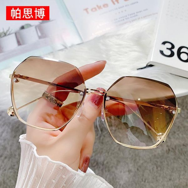 sunglasses 2021 fashion temperament net red cut edge glasses frame retro anti ultraviolet women's, White;black
sunglasses 2021 fashion temperament net red cut edge glasses frame retro anti ultraviolet women's, White;black