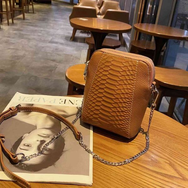wax skin mobile phone bag mini 2021 new korean fashion leather messenger bag women's versatile one shoulder, Red;black
wax skin mobile phone bag mini 2021 new korean fashion leather messenger bag women's versatile one shoulder, Red;black