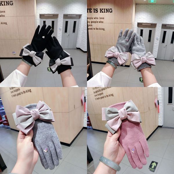 gloves touch screen five finger cashmere contrast corduroy bow double-layer thickened women' autumn and winter warm split, Blue;gray
gloves touch screen five finger cashmere contrast corduroy bow double-layer thickened women' autumn and winter warm split, Blue;gray
