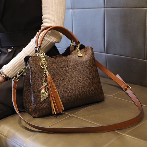 new handbags hong kong 2021 fashion foreign style texture leather women's mother's versatile hand bag factory direct sale
new handbags hong kong 2021 fashion foreign style texture leather women's mother's versatile hand bag factory direct sale