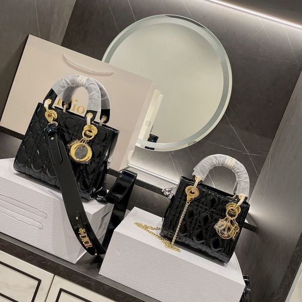 women's 2020 new princess xiaoxiangfeng hand lingge chain bag one shoulder slanting mini bag women luxurys designers ysj
women's 2020 new princess xiaoxiangfeng hand lingge chain bag one shoulder slanting mini bag women luxurys designers ysj