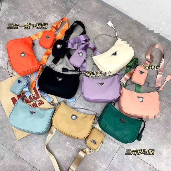 design hand nylon underarm 2021 new style dumpling women's messenger bag single shoulder messenger bag, Red;black
design hand nylon underarm 2021 new style dumpling women's messenger bag single shoulder messenger bag, Red;black