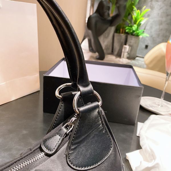21/22ss autumn winter fashion nylon bags large capacity multi pochette brand p famous designer luxury underarm shopping street
21/22ss autumn winter fashion nylon bags large capacity multi pochette brand p famous designer luxury underarm shopping street