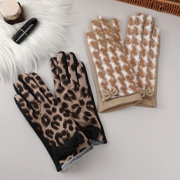 straight fashion korean women's elegant thousand bird grid plush wind proof outdoor riding split finger gloves touch screen, Black
straight fashion korean women's elegant thousand bird grid plush wind proof outdoor riding split finger gloves touch screen, Black