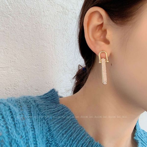 2020 new autumn winter pearl s925 silver pin simple and versatile earrings for women, Black
2020 new autumn winter pearl s925 silver pin simple and versatile earrings for women, Black