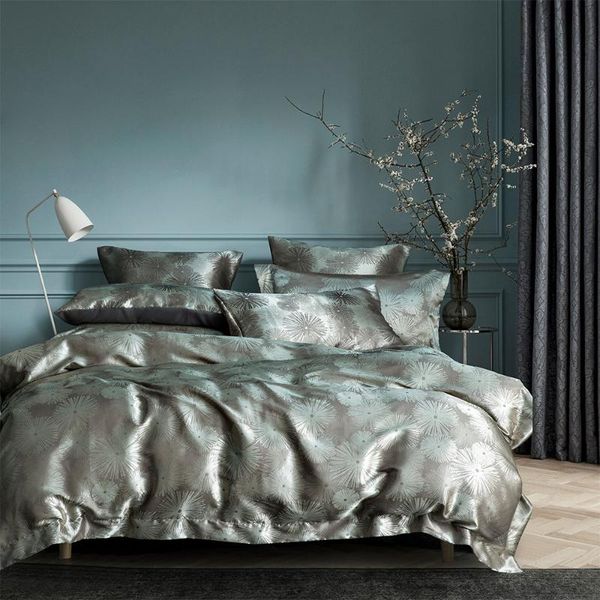 100% satin silk simple luxury noble temperament quilt cover, high-quality jacquard bedding three-piece set sets
100% satin silk simple luxury noble temperament quilt cover, high-quality jacquard bedding three-piece set sets