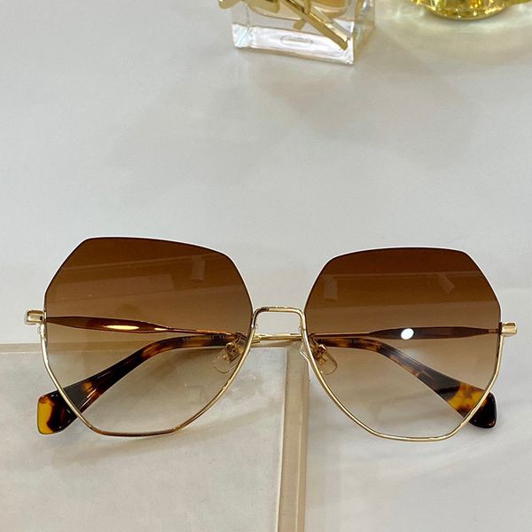 2021new fashion sunglasses with uv protection for women vintage diamond half frame popular come with case classic sunglasses, White;black
2021new fashion sunglasses with uv protection for women vintage diamond half frame popular come with case classic sunglasses, White;black