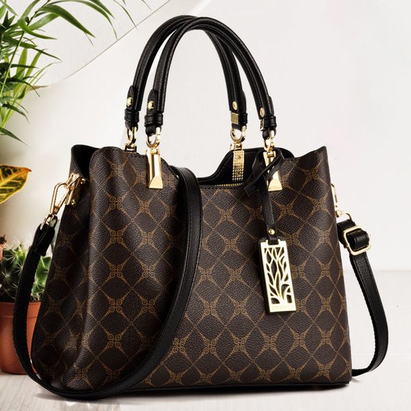 women's bag new in autumn 2020 leather handbag fashion one shoulder messenger
women's bag new in autumn 2020 leather handbag fashion one shoulder messenger