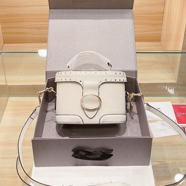 classic fashion women's makeover bag designer bag 2023 retro luxury handbag leather handbag slip shoulder bag
classic fashion women's makeover bag designer bag 2023 retro luxury handbag leather handbag slip shoulder bag