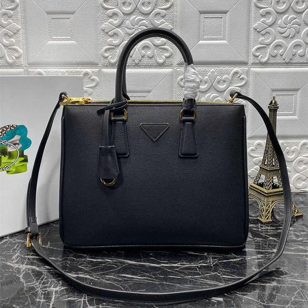 women luxurys designers leather shoulder bag chest pack lady tote messenger fashion classic crossbody bags handbags purses
women luxurys designers leather shoulder bag chest pack lady tote messenger fashion classic crossbody bags handbags purses