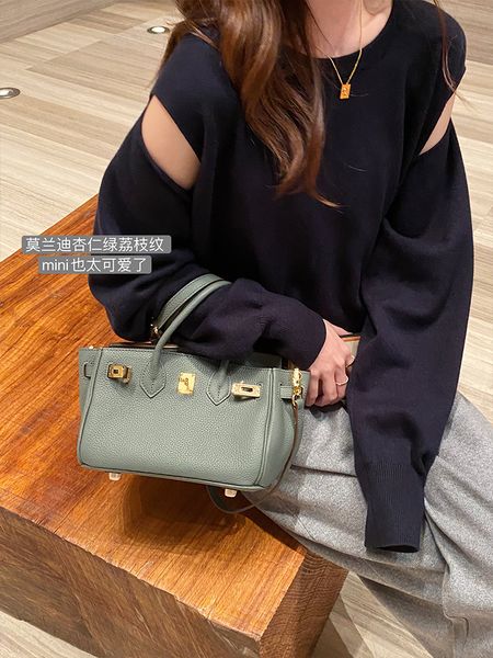 2021 new genuine leather ladies bags crossbody bag high-grade almond green mini platinum bag fashion
2021 new genuine leather ladies bags crossbody bag high-grade almond green mini platinum bag fashion