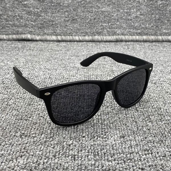 2022 designer polarized sunglasses for men women vintage sun glass uv400 eyewear fashion glasses pc frame polaroid lens high qua, White;black
2022 designer polarized sunglasses for men women vintage sun glass uv400 eyewear fashion glasses pc frame polaroid lens high qua, White;black