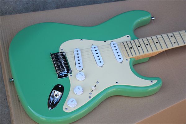 dog electric guitar aaa cloud maple golden hardware black circle green maple fingerboard
dog electric guitar aaa cloud maple golden hardware black circle green maple fingerboard